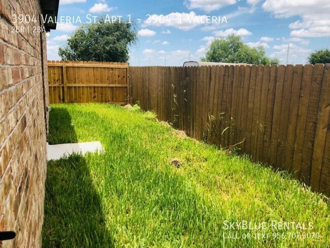 Building Photo - 3904 Valeria St