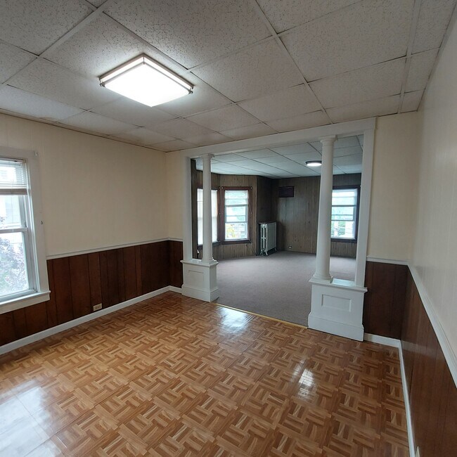 Building Photo - 320 Lincoln St
