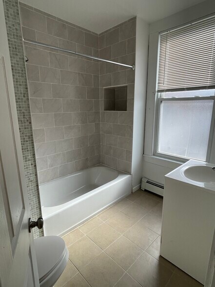 Building Photo - 233 Broadway