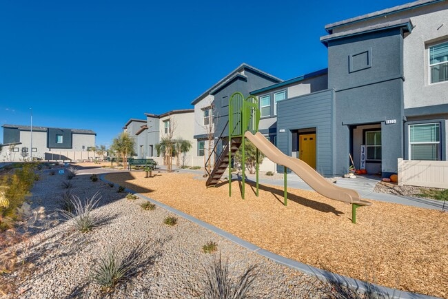 Building Photo - Welcome to a stunning recently built townh...