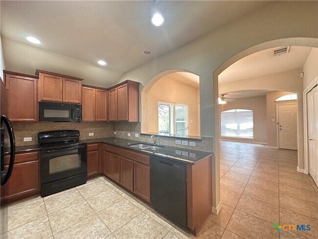 Building Photo - 2020 Meadow View Dr