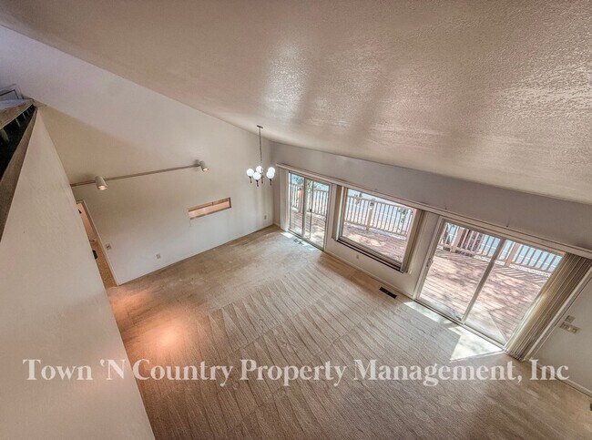 Building Photo - 26142 Carmel Knolls Dr