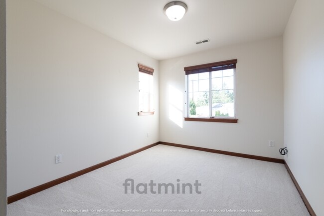 Building Photo - 4418 137th Pl SE