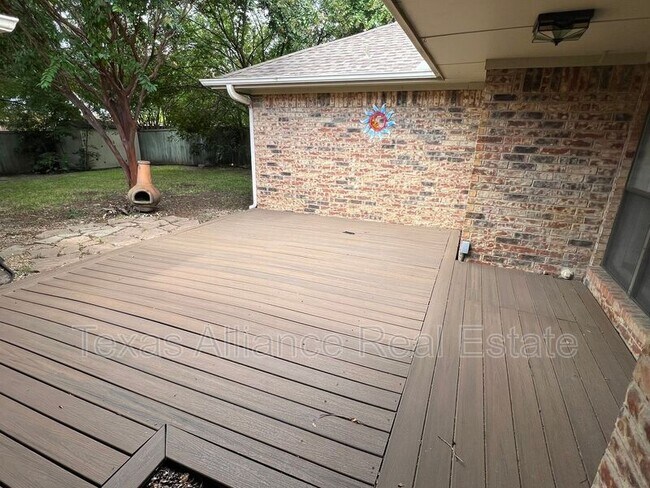 Building Photo - 741 Sparrow Ln