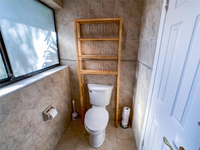 Building Photo - 956 Mockingbird Ln