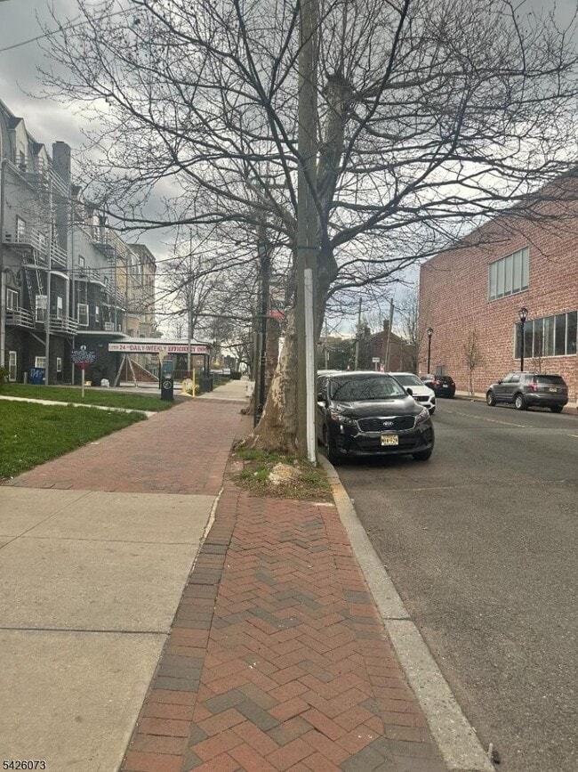 Building Photo - 1075 E Jersey St