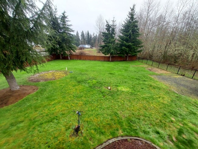 Building Photo - 4 bedroom 2.75 bath, Huge Fenced Yard with Landscaping Included!!