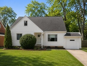 Building Photo - 26230 Briardale Ave