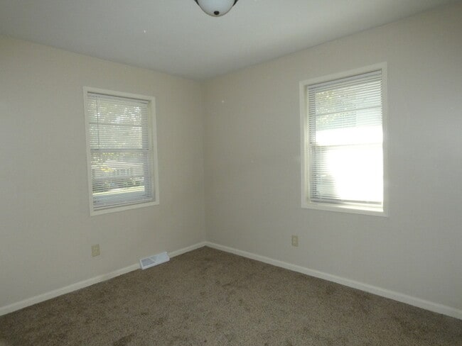 Building Photo - Beautifully Updated Property In North Kans...