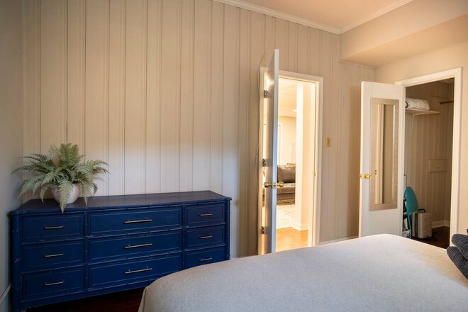 Building Photo - 692 N Superior Ave