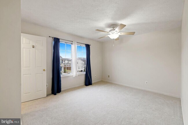 Building Photo - 321 Copperfield Ln