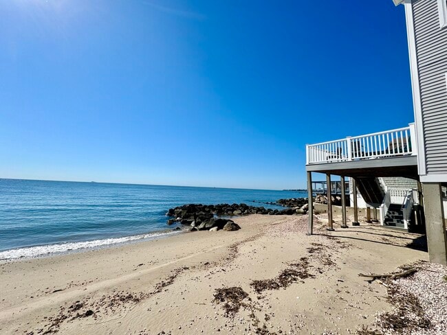 Building Photo - 39 Circle Beach Rd