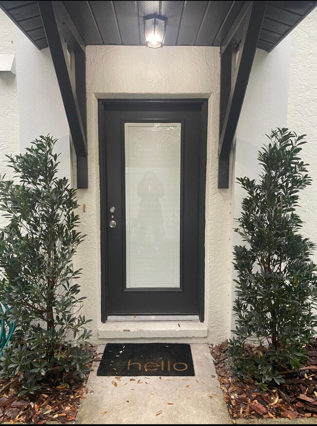 Building Photo - 413 S Melville Ave