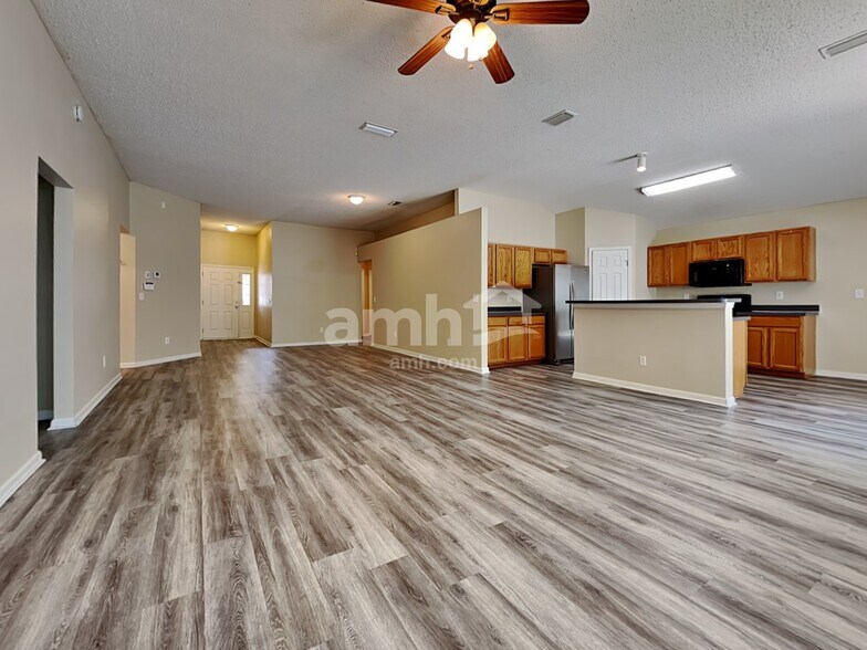 Building Photo - 14015 Fish Eagle Dr E