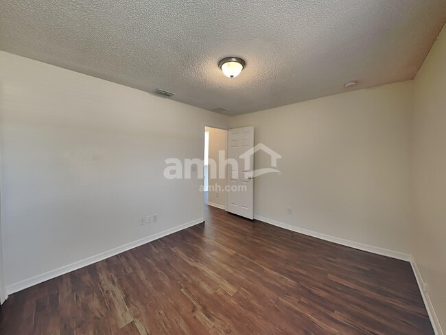 Building Photo - 1037 Sandhill St