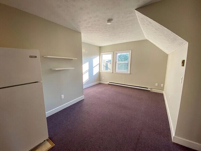 Building Photo - Clean and professional 2BR Near USM with Parking Available June 1