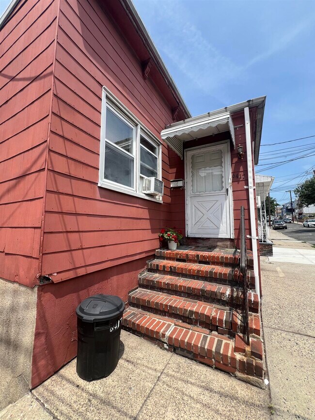 Building Photo - 6417 Grand Ave