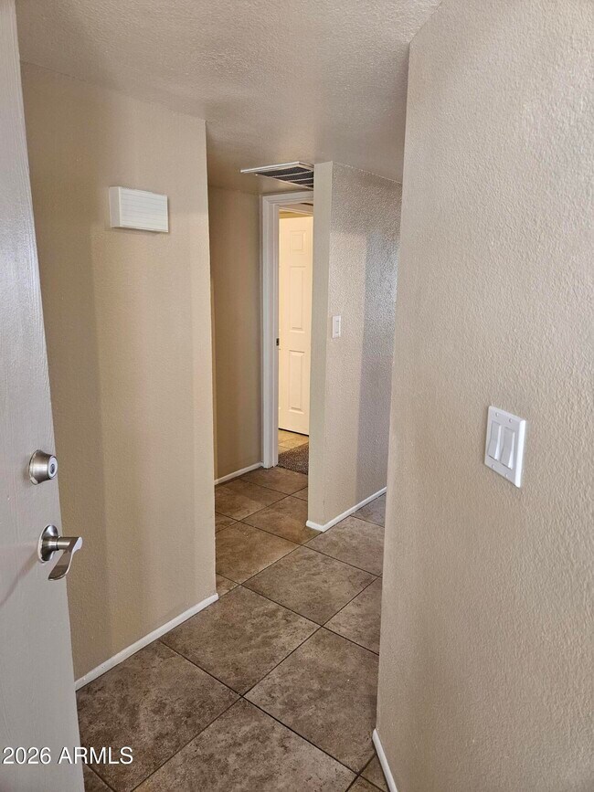 Building Photo - 835 N Granite Reef Rd
