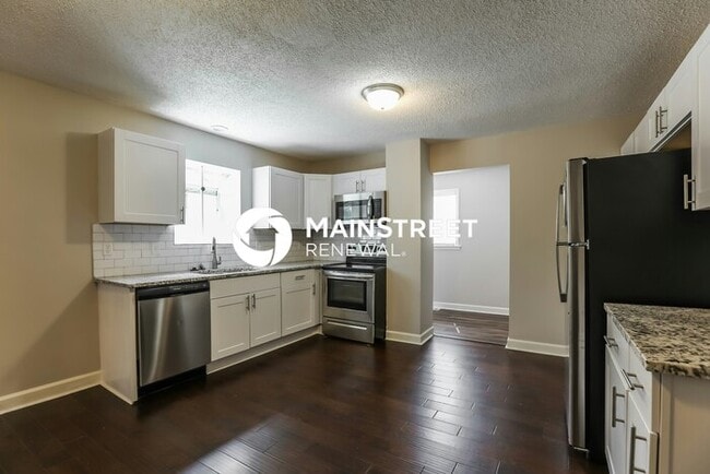 Building Photo - 4 Bedroom Pet-Friendly Home in LIBERTY, MO with Main Street Renewal