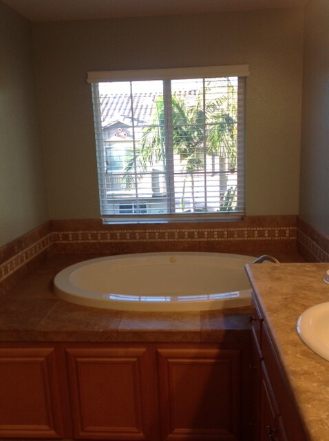 Building Photo - 4023 Bluff View Way