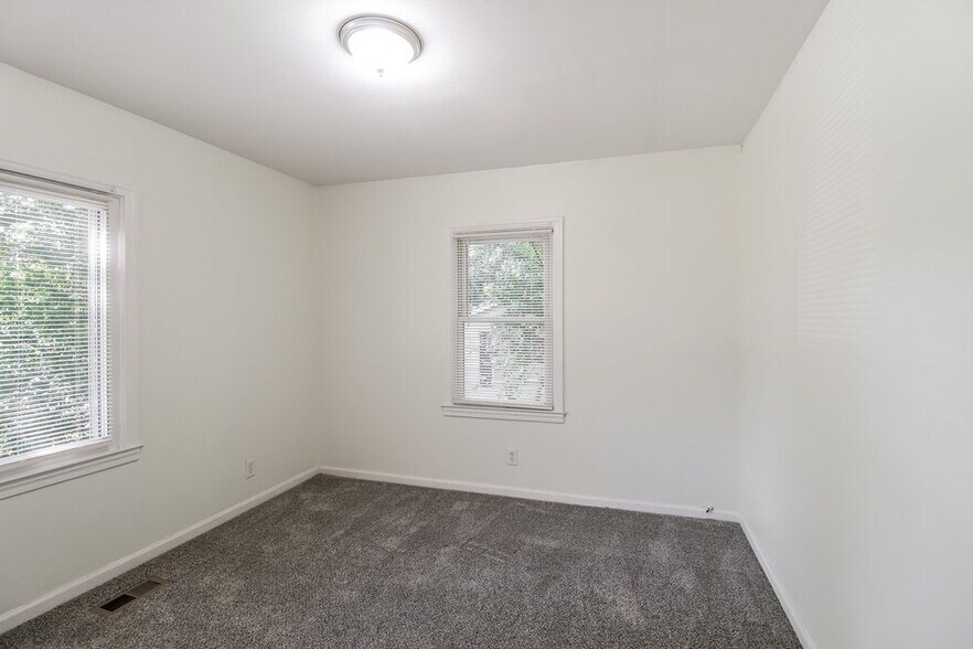 Building Photo - 1111 Burbank Cir