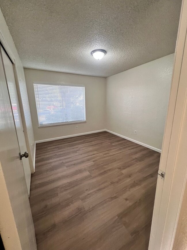 Building Photo - Pretty 3 bedroom 2 bath home in Modesto