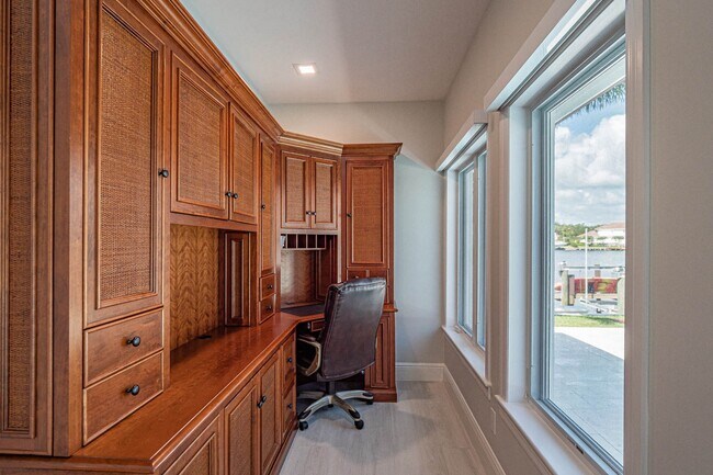 Building Photo - 195 Spinnaker Dr