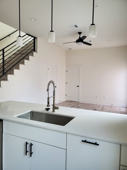 Building Photo - 6016 Fairway St