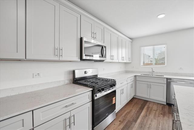 Building Photo - 16000 Isles Dr