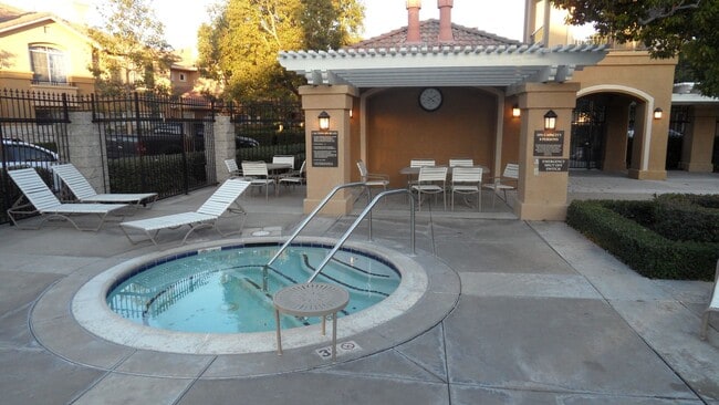 Building Photo - Clean & Spacious 2BR 2BA Two-Story, All Up...