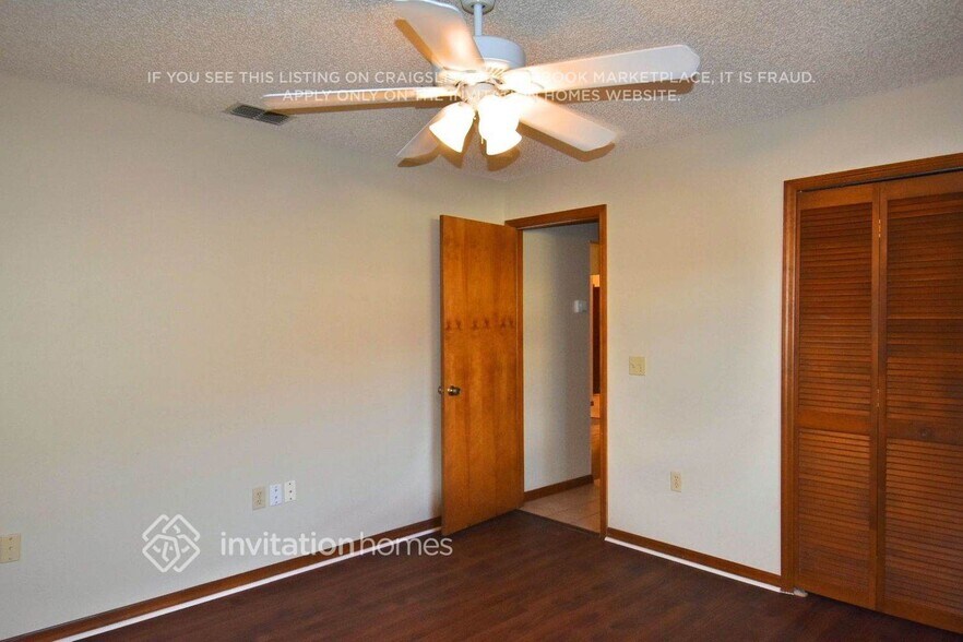 Building Photo - 1060 Colony Arms Dr