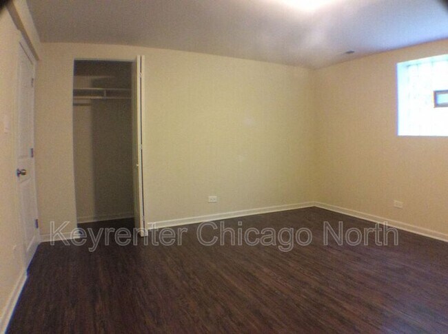 Building Photo - 6052 N Mozart St