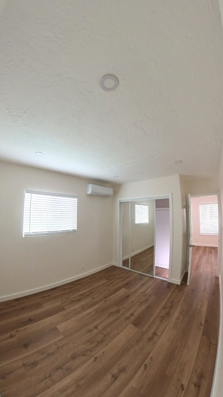 Building Photo - 1316 N Hollywood Way