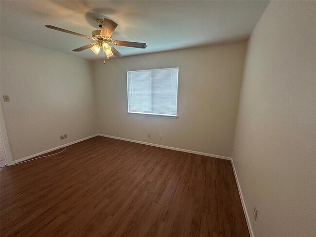 Building Photo - 8703 Piney Point Dr
