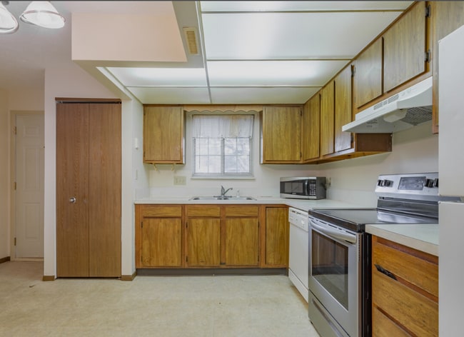 Building Photo - 985 Wadsworth Rd
