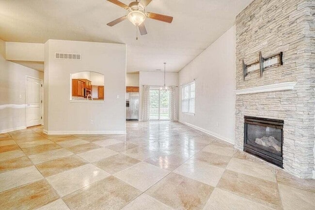 Building Photo - 2001 Cecil St