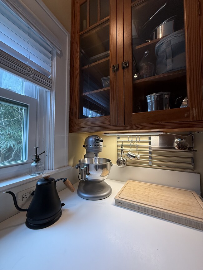 Building Photo - 557 7th Ave N