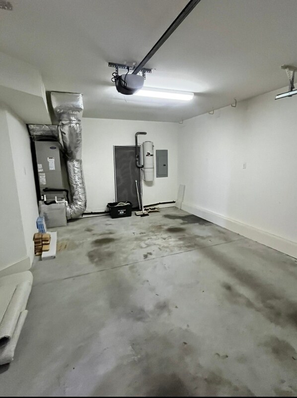 Building Photo - 367 Mainsail Dr
