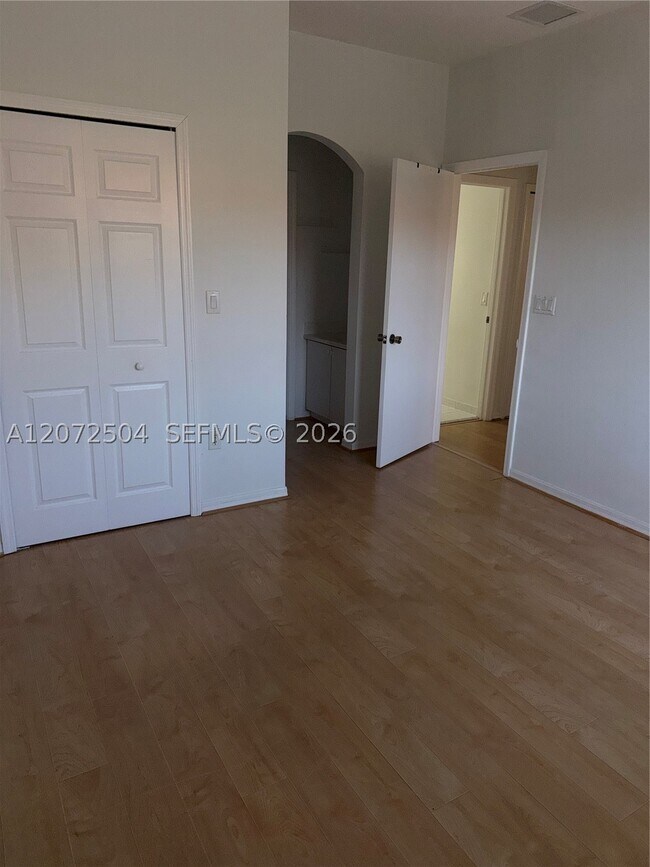 Building Photo - 700 SW 106th Ave