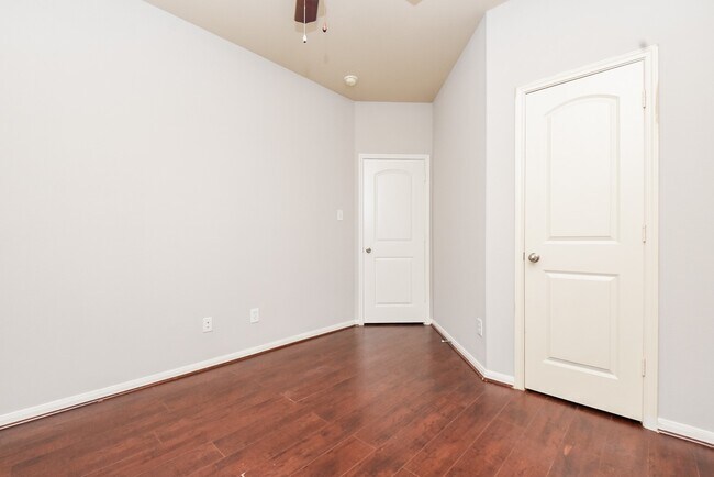 Building Photo - 6014 Starbrook Creek Dr