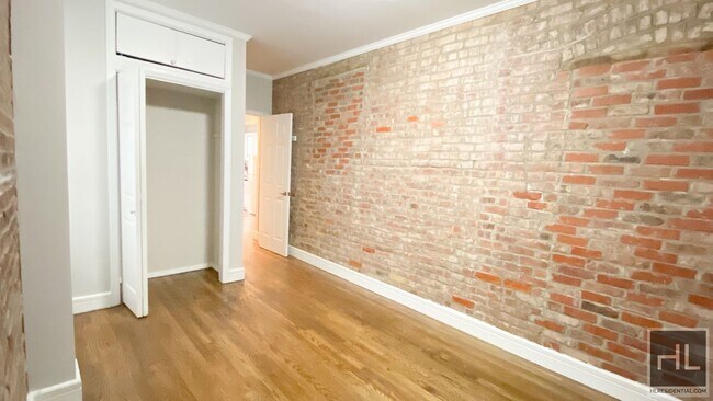 Building Photo - RENOVATED 3 BED IN GRAMERCY!