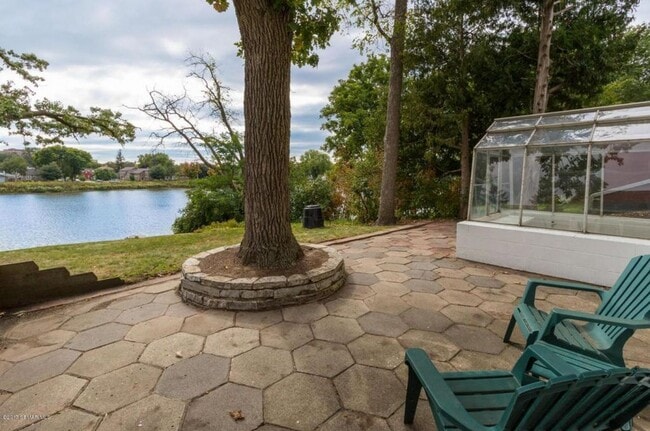 Building Photo - 1 Bed, 1 Bath Home on Silver Lake Available For Rent