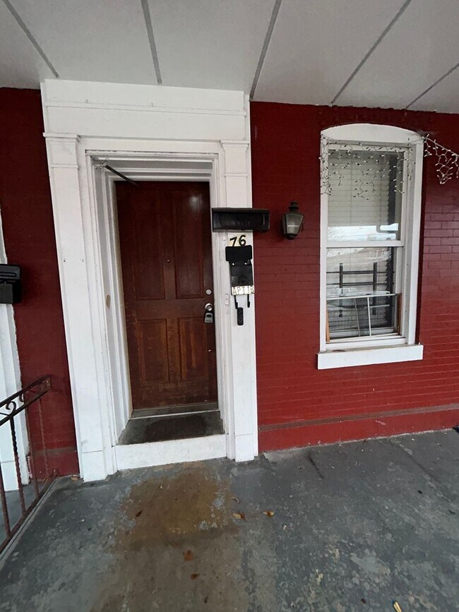 Building Photo - 76 Hudson St