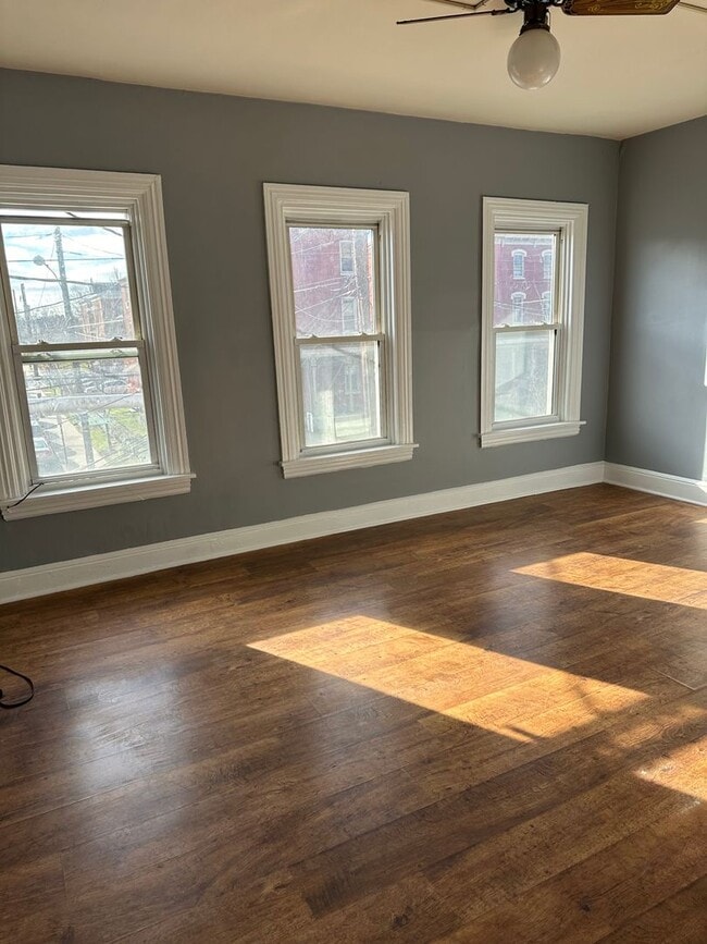 Building Photo - 809 Columbia Ave