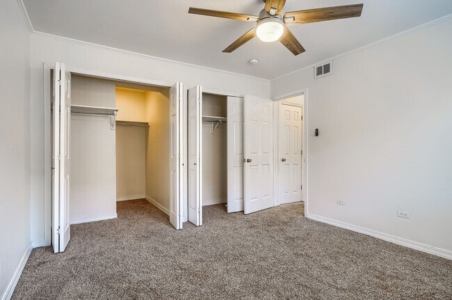 Building Photo - 3 Bed / 2 Bath Capitol Hill Condo | 2 Parking Spaces | Balcony | Walk Score 95
