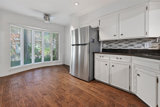 Building Photo - 5530 Holly St