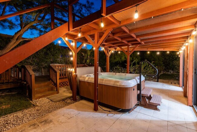 Building Photo - Beautiful fully furnished 3 bedroom home in Palm Springs (Monthly Only - No Long Term)
