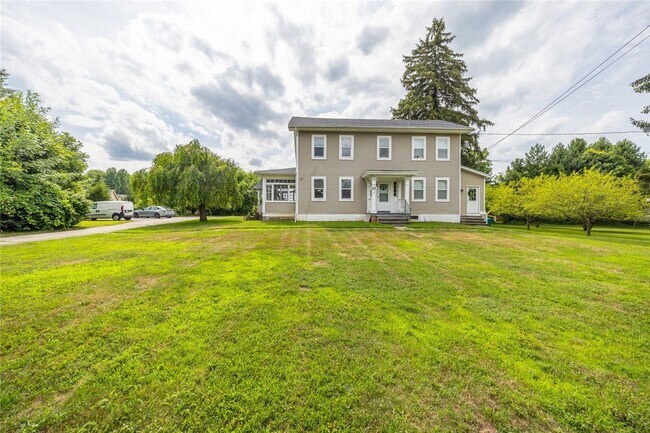 Building Photo - 757 Holt Rd