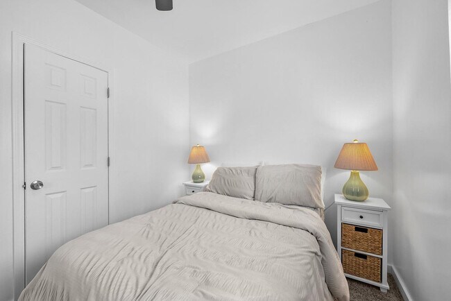 Building Photo - 2009 Sharon St