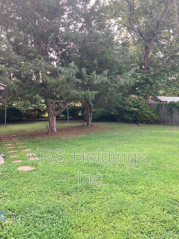 Building Photo - 418 Eastwood Dr